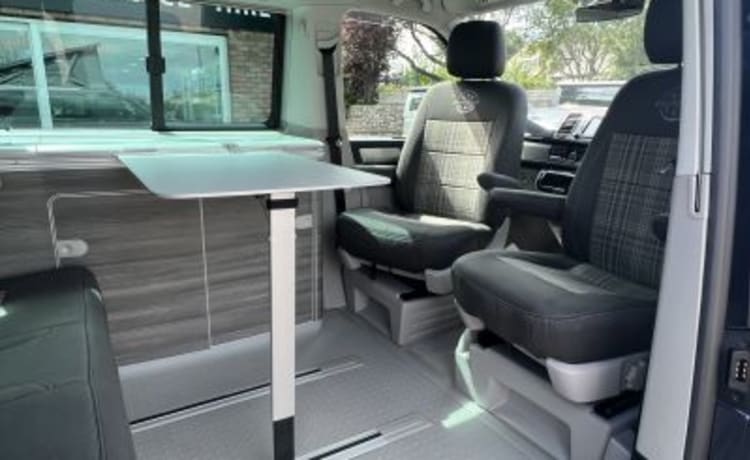 Roxie – 4 berth Volkswagen campervan from 2019