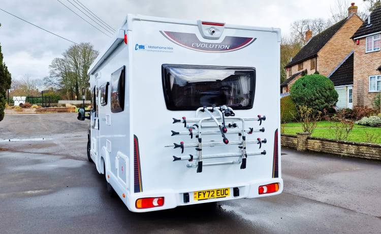 Riley – GLOEDNIEUWE luxe Elddis Evolution 196 camper met 6 slaapplaatsen