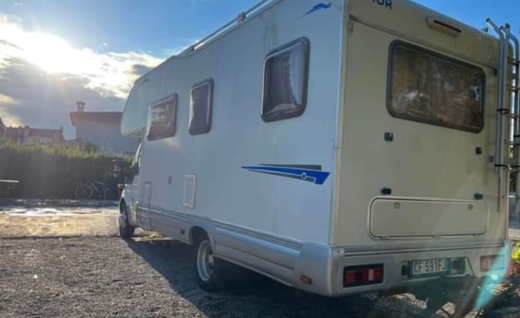 Vincenzo  – CAMPER invernale mansardato 6 POSTI 