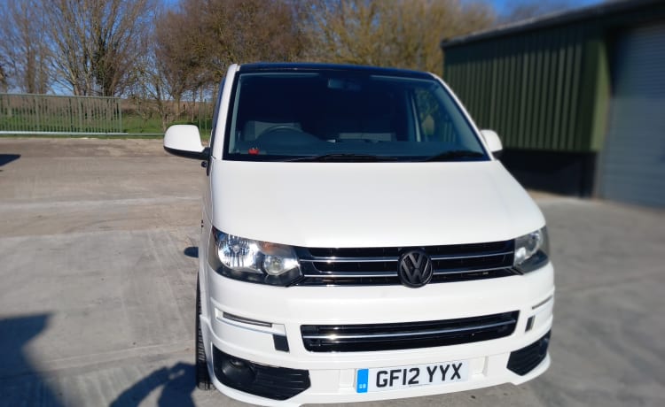 Jimmy – 2 berth Volkswagen campervan from 2012