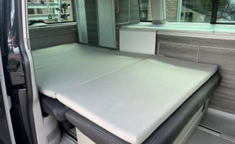 Roxie – 4 berth Volkswagen campervan from 2019