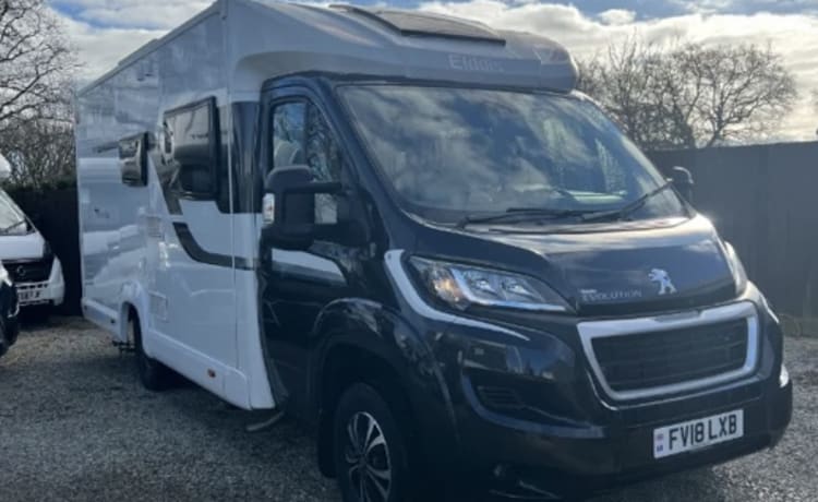 CamperVandy – Autobus Peugeot 4 cuccette del 2018