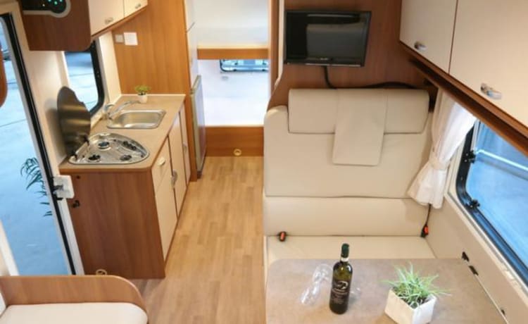 G-type – Camper familiare di lusso da 4-6 posti, senza km, 2 x aria condizionata, schermo TV