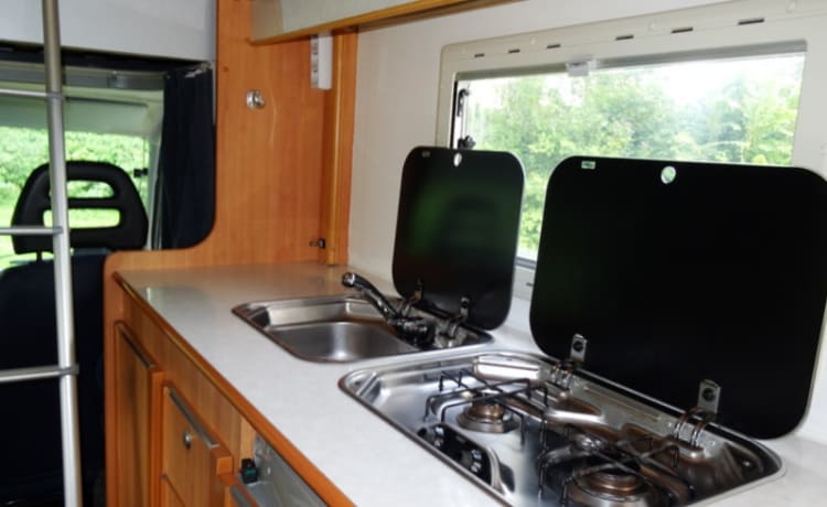 Come and enjoy our wonderful 2 (-3)-person Fiat Ducato alcove camper