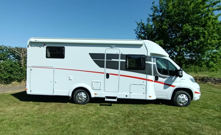 Sunlight T65 – Very nice, spacious 4-person Sunlight camper from 2023, lots of storage space.