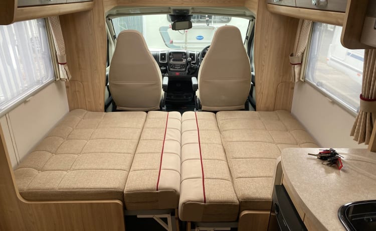 4 couchages Peugeot semi-intégré de 2017