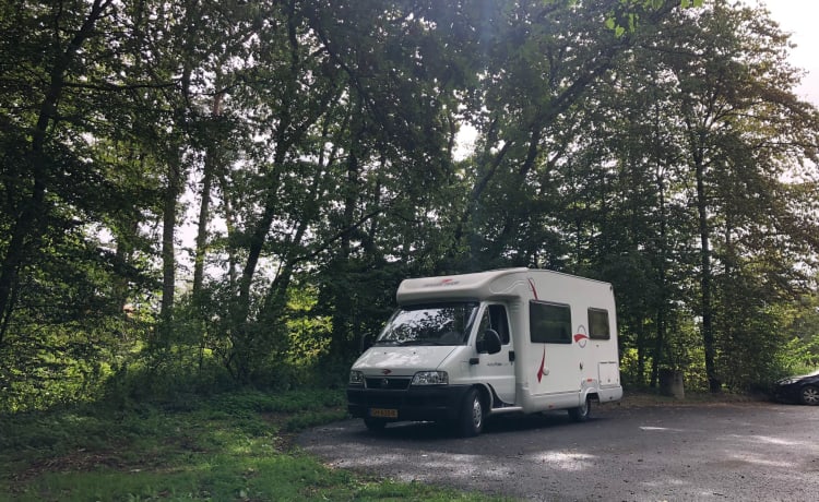 Ted – Half integraal camper met gezellig interieur uit 2006