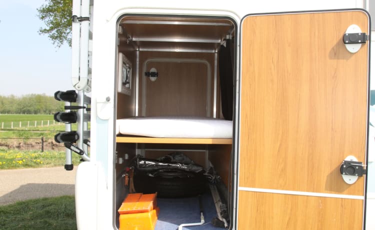 Rimor – Fly Portugal Luxury Camper, air conditioning, 6 gears.