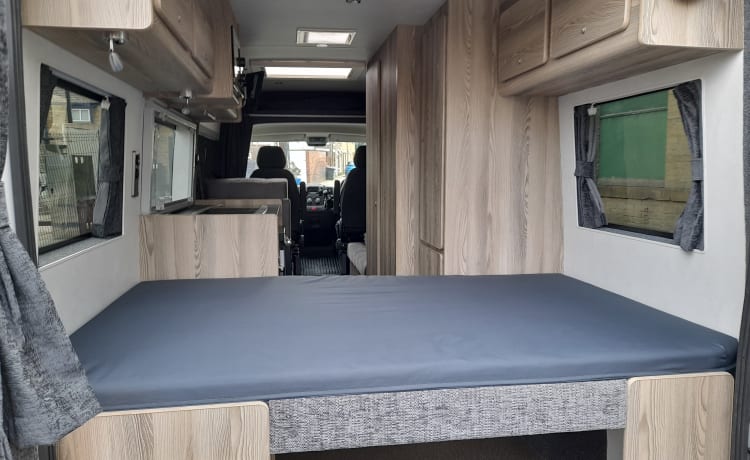 MT22 – Campervan/MotoRhome mit 4 Schlafplätzen - komplett ausgestattet für Ihr nächstes Abenteuer