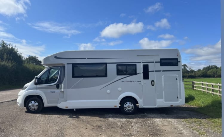 Minnie – 6 berth Roller Team semi-integrated from 2021