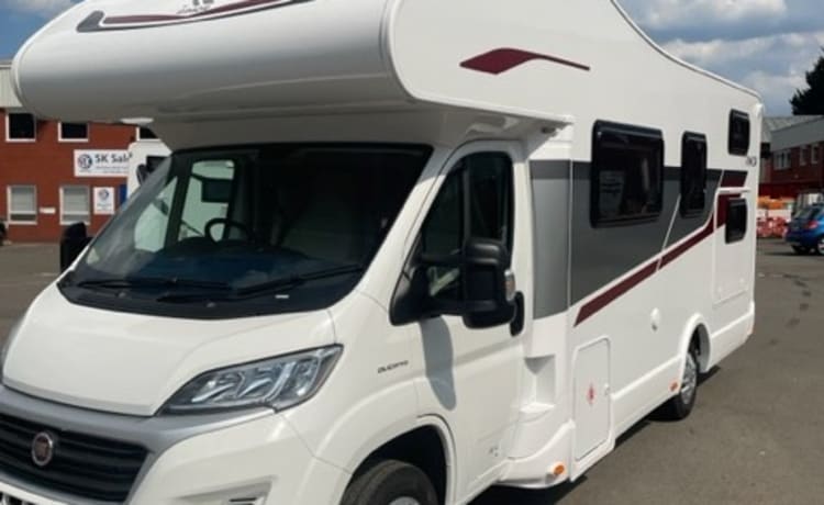 SEAL 50 FAMILY SPECIAL – 6 berth Rimor alcove from 2021