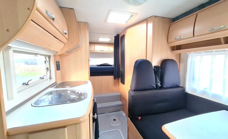 Camper_Vibes_ – Fiat Ducato Alkoven von 2004 (4 geräumige Schlafplätze)