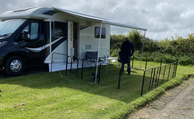 Bertha – 4 berth Bailey complete with secure dog pen