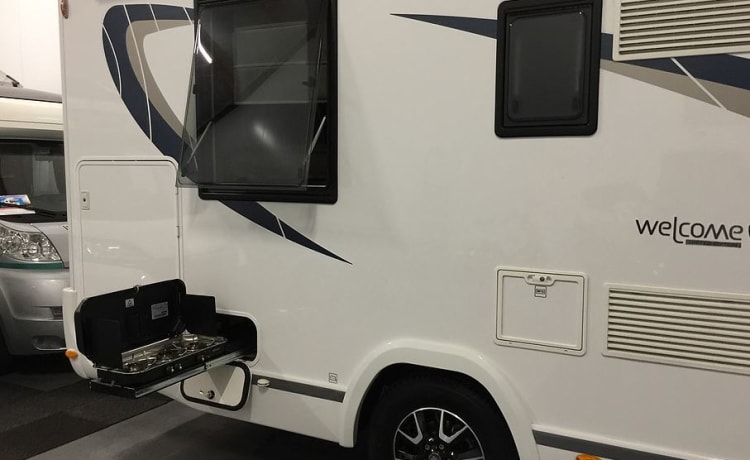 Beau camping-car Chausson à louer, construit en 2016