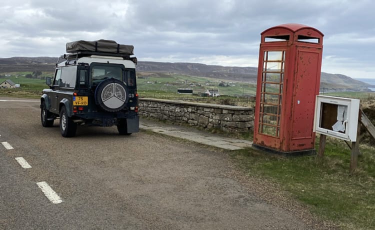 Geisli  – Land Rover Defender 90 mit Dachzelt