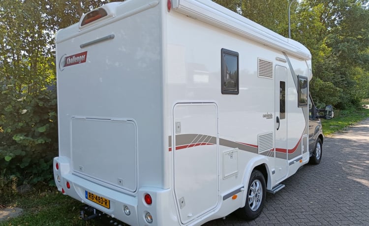 4p Challenger semi-integrated uit 2017 - Luxe camper!