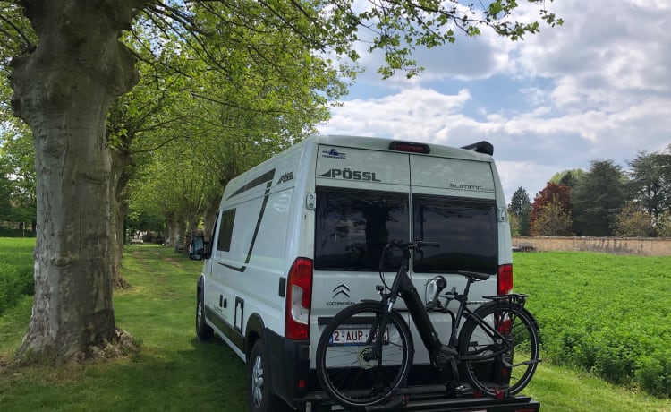 Jeroom – Freedom, happiness with a top camper