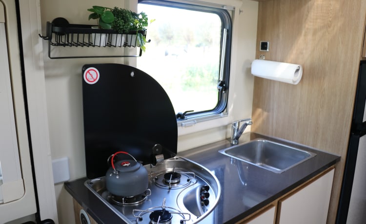 On the road met een Rimor motorhome voor 5 (+1) personen 