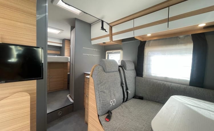 RoadCamper – 4p Dethleffs semi-integrated uit 2024