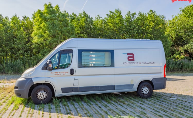 De vrijbuiter – 2p Peugeot camperbus L 3/H2 uit 2012