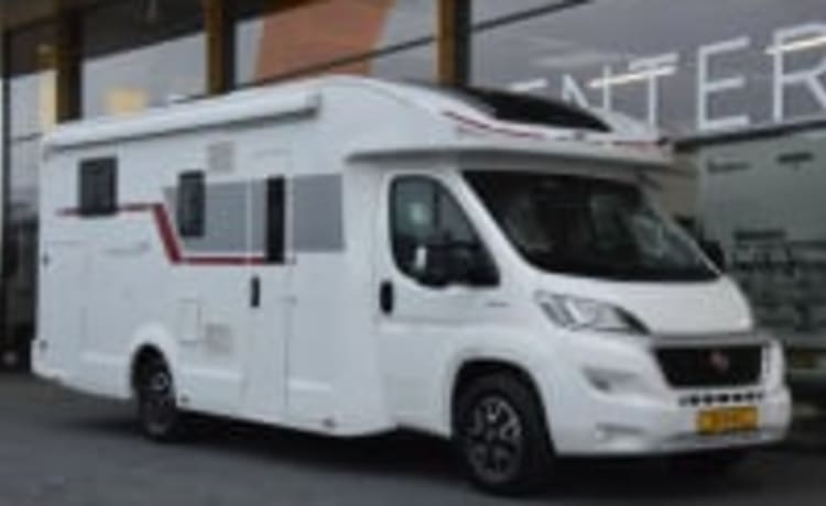 Roadhouse camper naam roadsurfer – 4p Roller Team semi-integrato dal 2021