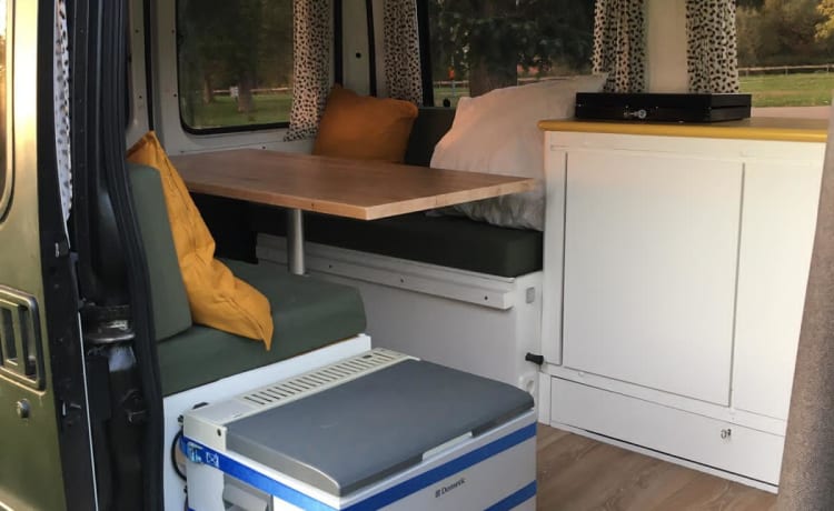 Oscar Obelix – Hit the road with Oscar! A converted Citroën Jumper with 2 sleeping places