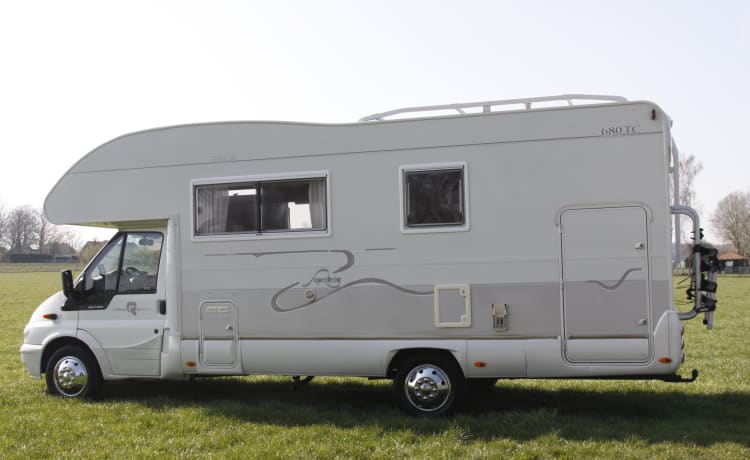 Spacious family camper Rimor NG8