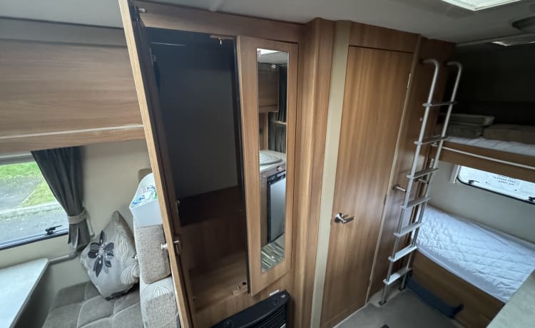 Marilyn  – 4 berth/6 Belts Swift Escape 2011