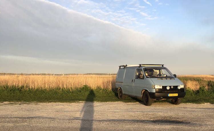 Buuf – Gezellige 2p off-grid Volkswagen T4 uit 1996