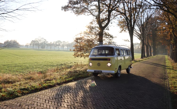 John Lemon – 6p Volkswagen bus uit 1984