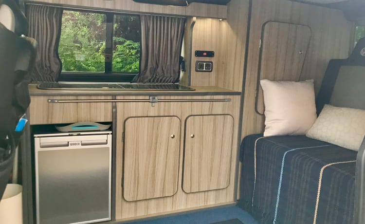 Lady Luna – VW Campervan - 4 couchages avec auvent.