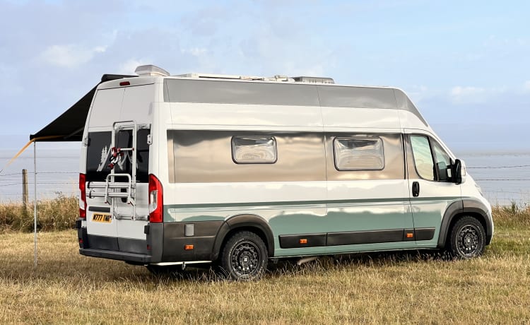 Trekker – Peugeot Boxer Electric Bed/Lithium powered/off-grid  2Berth