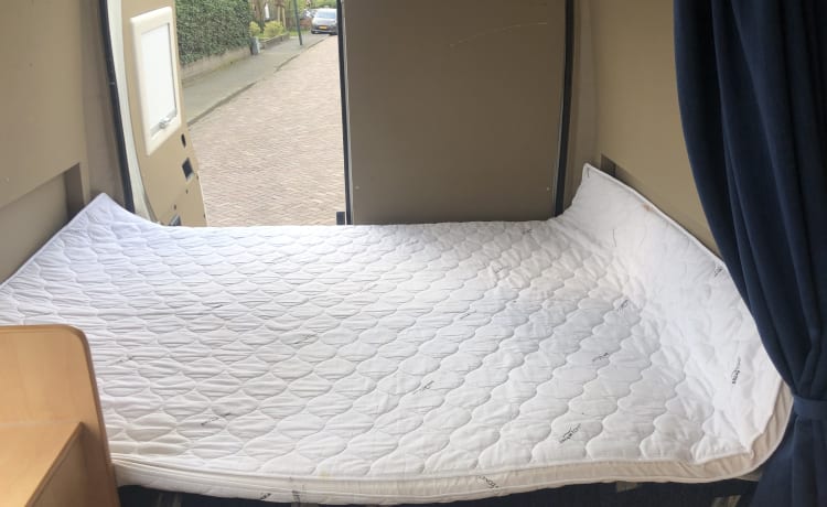 Segui il sole con questo camper bus Fiat Ducato compatto!