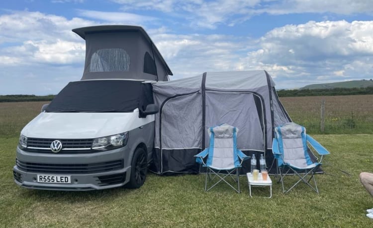 VW T6 completamente equipaggiato per tutta la stagione