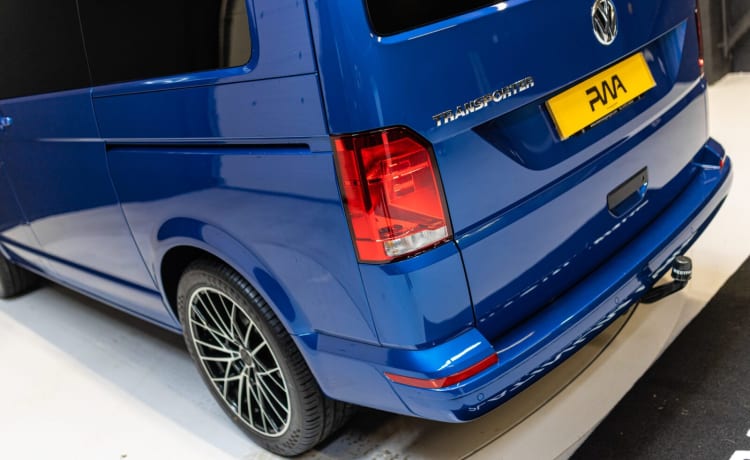 Racebus – 4-persoons Volkswagen campervan uit 2022