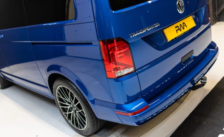 Racebus – 2022 VW Transporter Campervan