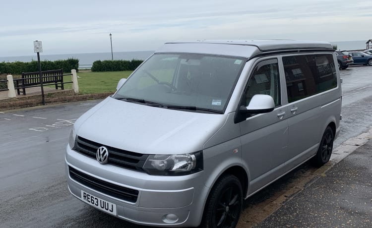 Vanessa  – VW T5.1 4 Berth Pop Top kampeerauto