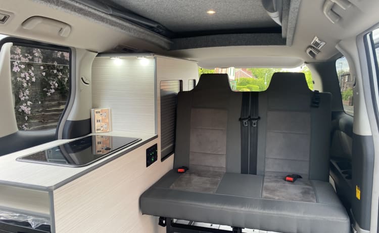 Bobby – Camper Toyota con 4 posti letto !!! assicurazione inclusa!!!