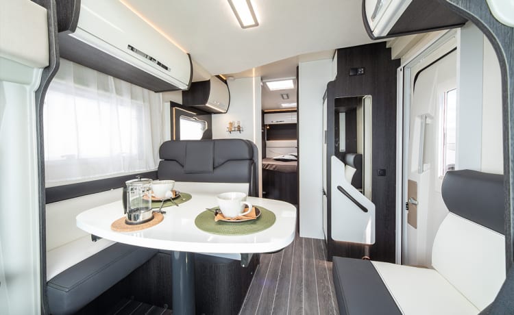 Spike – RollerTeam Zefiro 696 Auto 2022 luxe camper met 4 slaapplaatsen. Bekend als Spike