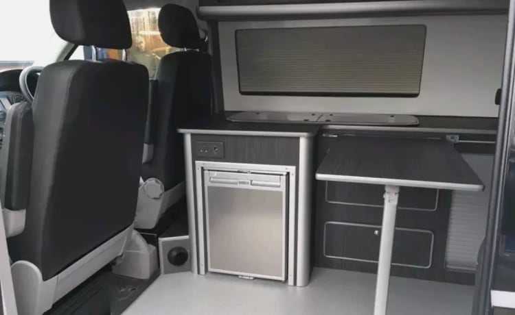 Monika – Vw Family T5 - LWB-campervan voor 4 personen