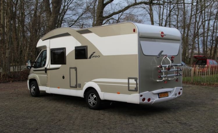 Nette, complete en comfortabele gezins-camper