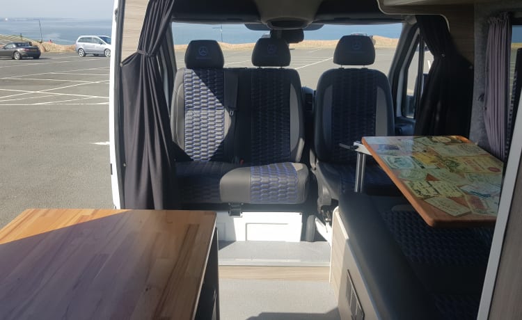 long haul – 3 berth Mercedes-Benz bus from 2014