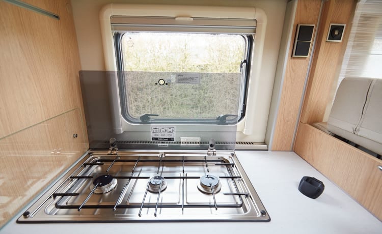 Comfortable Hymer 680 BMC Integral (2023). Book now for 2024!