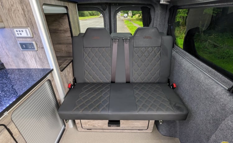 Camping-car LWB 2 couchages nouvellement converti 