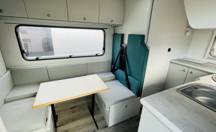 Little Mamut – 4 berth Fiat alcove from 2004