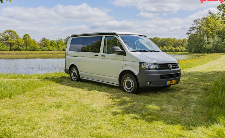 2015 – 4 Pers. Volkswagen Transporter t5 Buscamper 2015