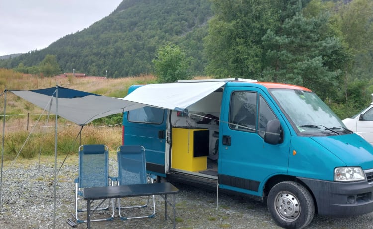 Offgrid Harry (With a long FIXED Bed!)