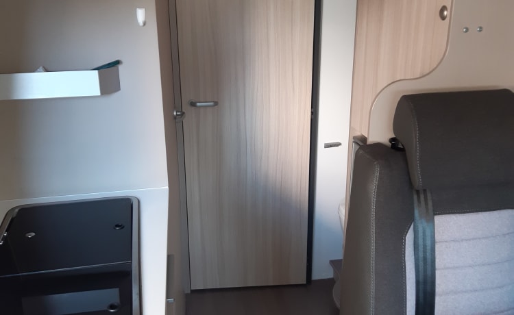 Adria – Z.g.a.n.  Buscamper Adria Twin 640 SPX  Automaat euro 6 met E bike drager 