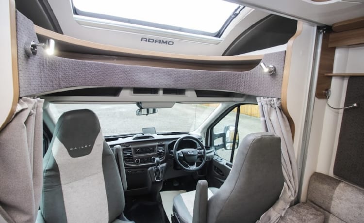 Adamo – Adamo 4 berth Ford semi-integrated from 2021