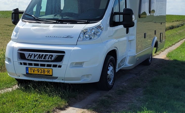 Pluk  – A wonderful 4-person Hymer! Low entry and ground floor